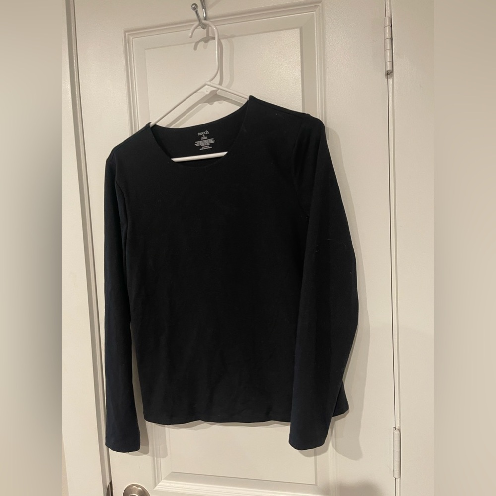 Nuuds Women’s seamless long sleeve shirt. Size XL Color Black.